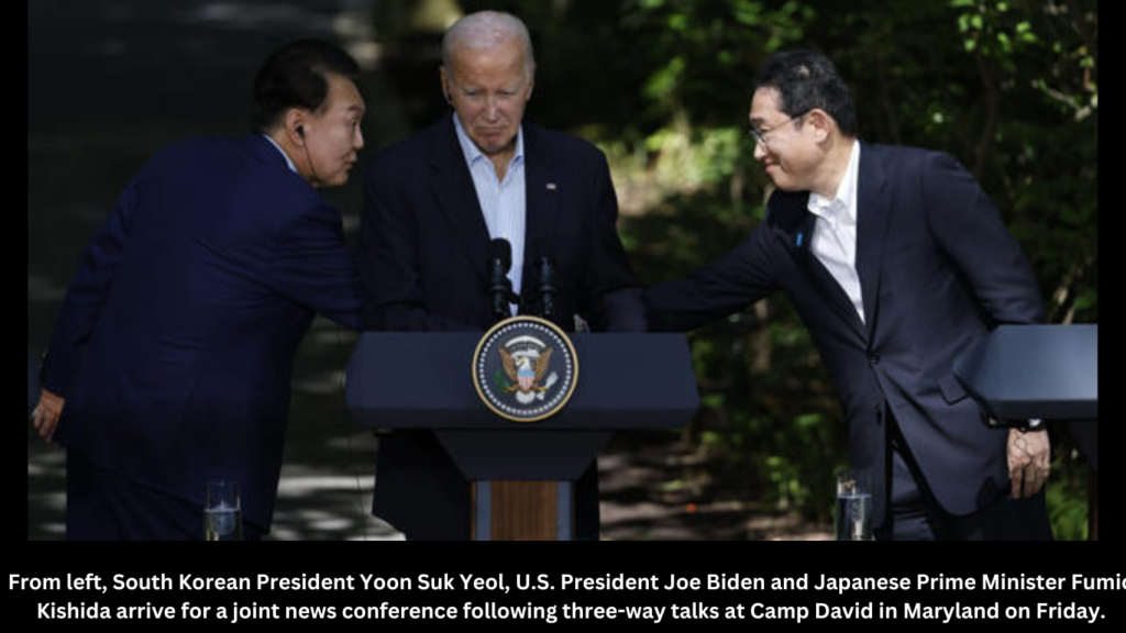 From left, South Korean President Yoon Suk Yeol, U.S. President Joe Biden and Japanese Prime Minister Fumio Kishida arrive for a joint news conference following three-way talks at Camp David in Maryland on Friday.